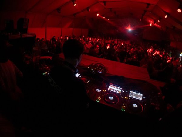 Vibrații de Ibiza cu Jamie Jones la București – experiență semnată Kristal Groove x The Brunch Affair